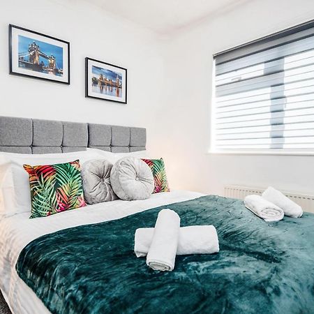 Heathrow 2-Bedroom Maisonette With Parking West Drayton  Εξωτερικό φωτογραφία