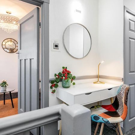 Heathrow 2-Bedroom Maisonette With Parking West Drayton  Εξωτερικό φωτογραφία