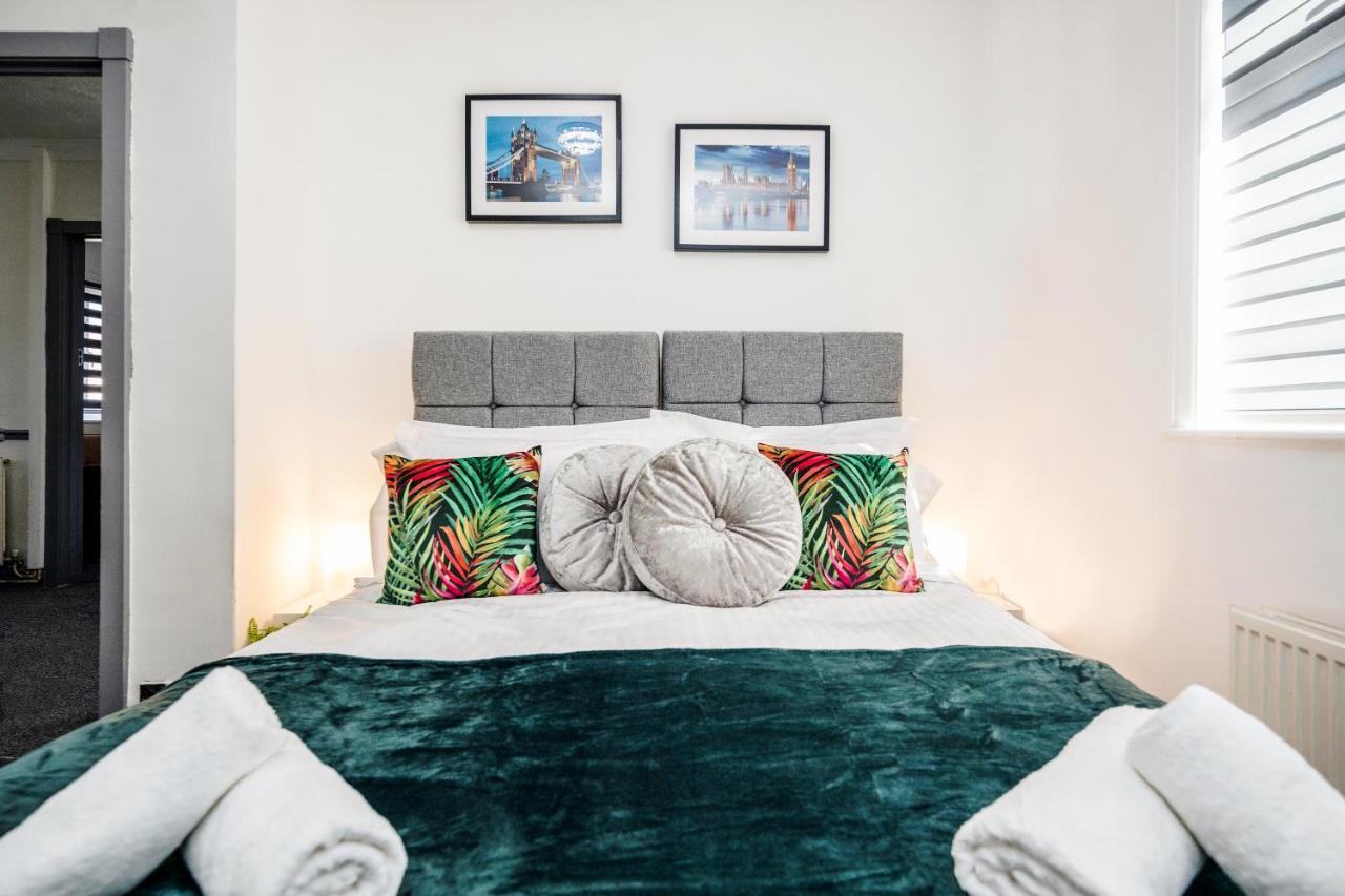Heathrow 2-Bedroom Maisonette With Parking West Drayton  Εξωτερικό φωτογραφία