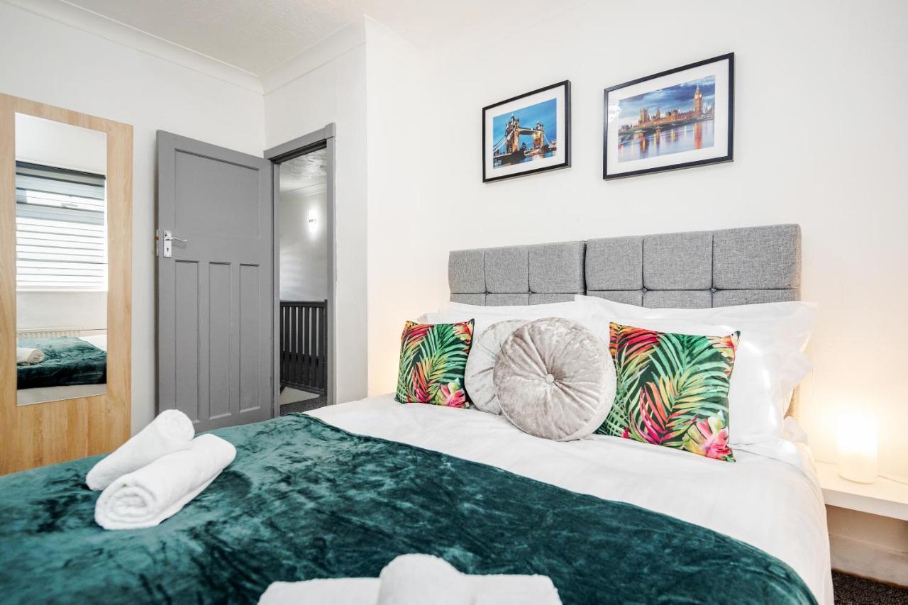 Heathrow 2-Bedroom Maisonette With Parking West Drayton  Εξωτερικό φωτογραφία