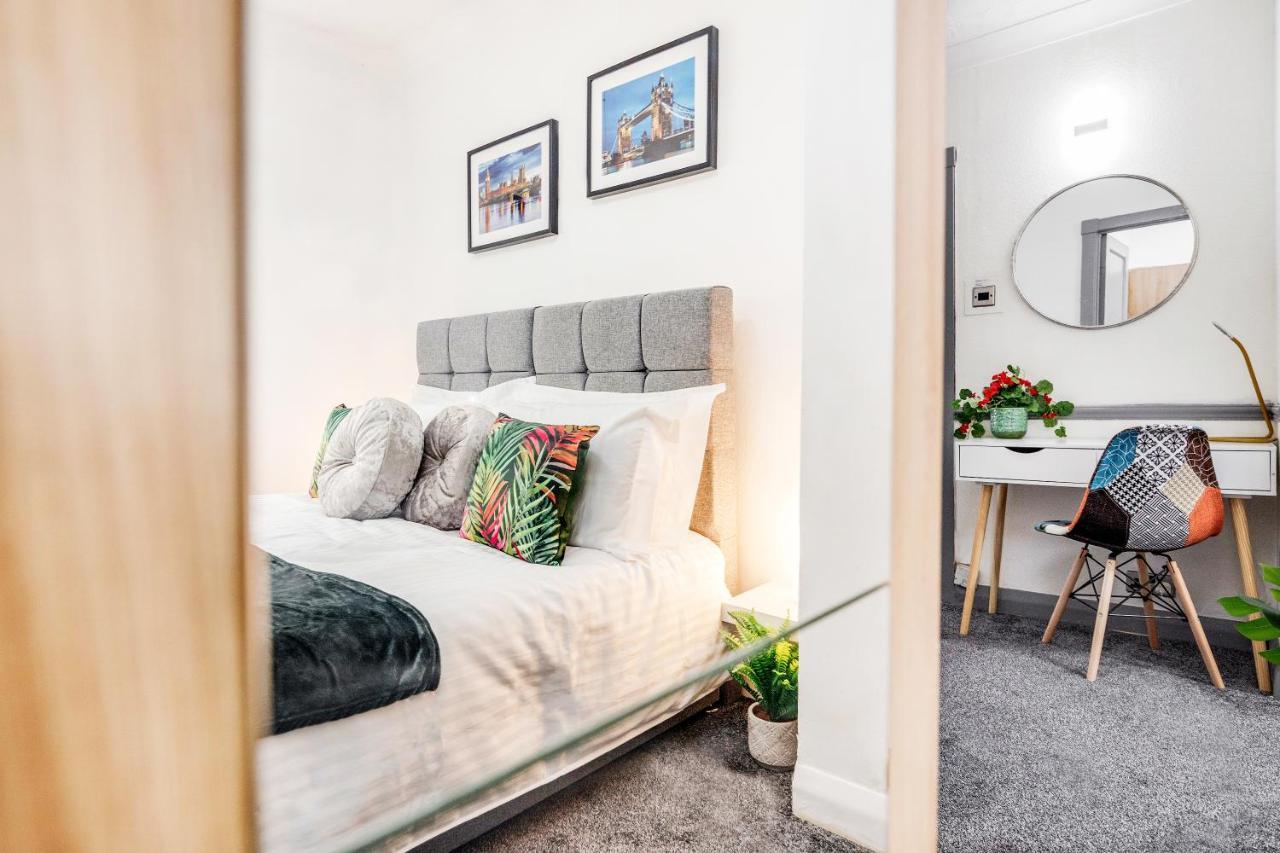 Heathrow 2-Bedroom Maisonette With Parking West Drayton  Εξωτερικό φωτογραφία