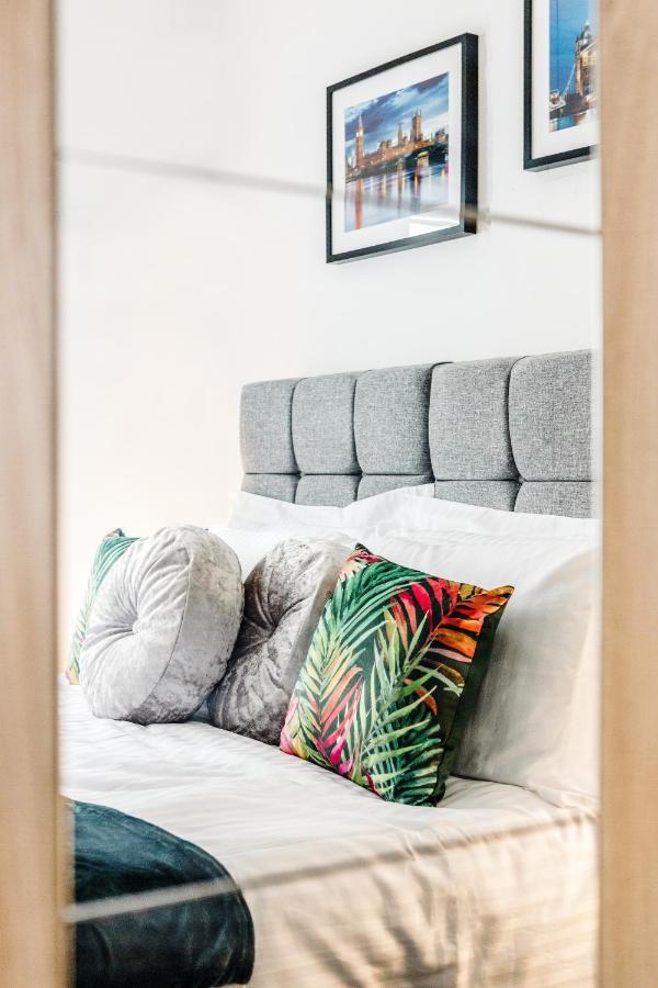 Heathrow 2-Bedroom Maisonette With Parking West Drayton  Εξωτερικό φωτογραφία