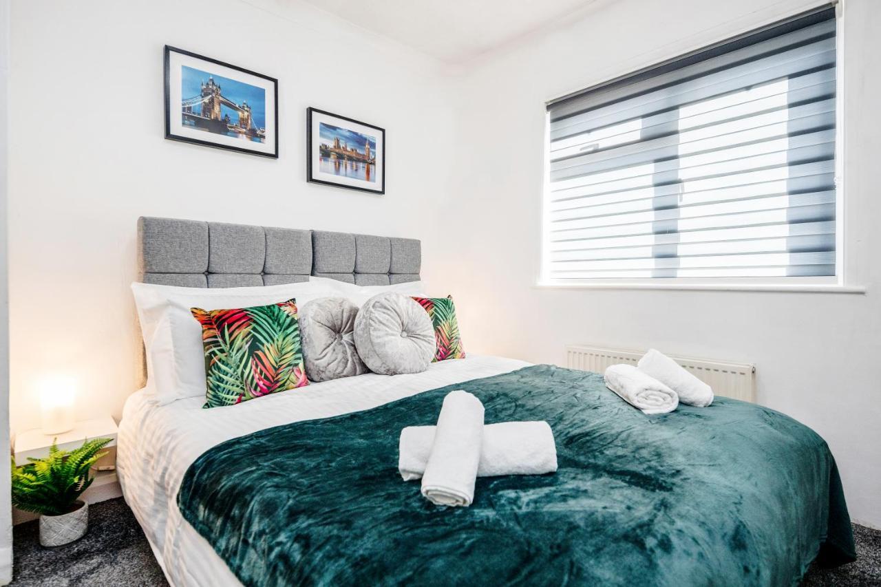 Heathrow 2-Bedroom Maisonette With Parking West Drayton  Εξωτερικό φωτογραφία