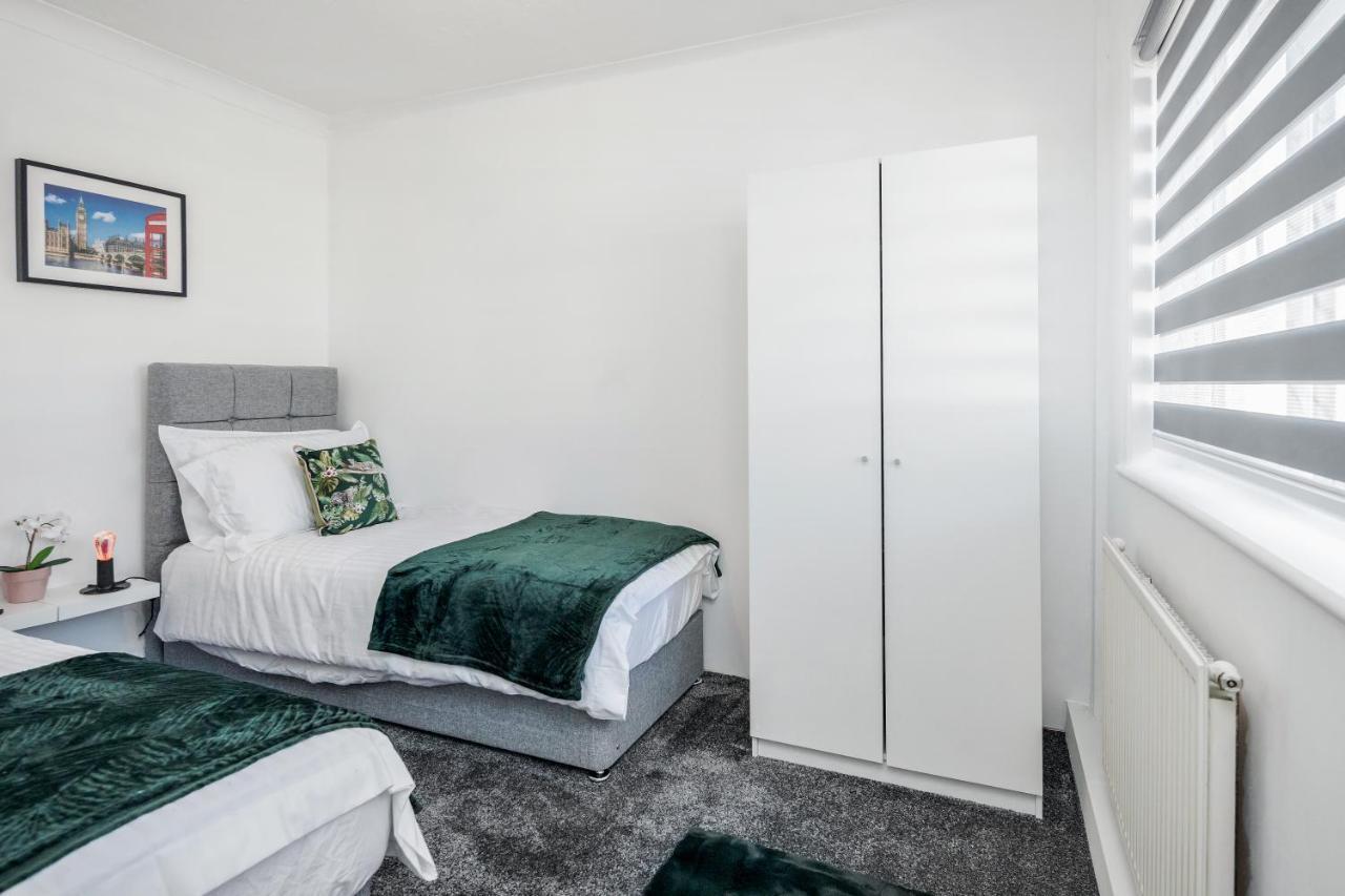 Heathrow 2-Bedroom Maisonette With Parking West Drayton  Εξωτερικό φωτογραφία