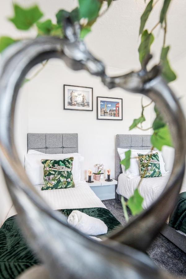 Heathrow 2-Bedroom Maisonette With Parking West Drayton  Εξωτερικό φωτογραφία
