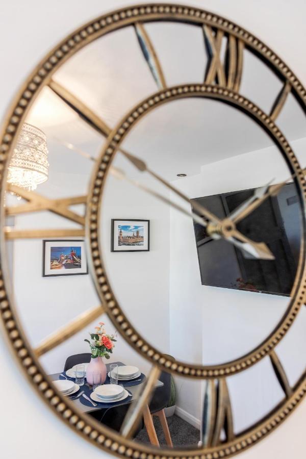 Heathrow 2-Bedroom Maisonette With Parking West Drayton  Εξωτερικό φωτογραφία