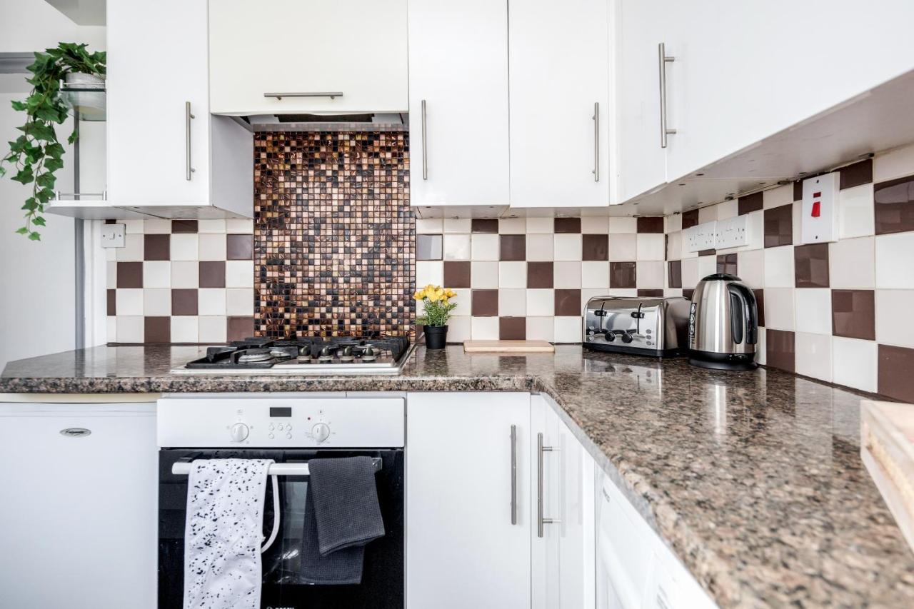 Heathrow 2-Bedroom Maisonette With Parking West Drayton  Εξωτερικό φωτογραφία