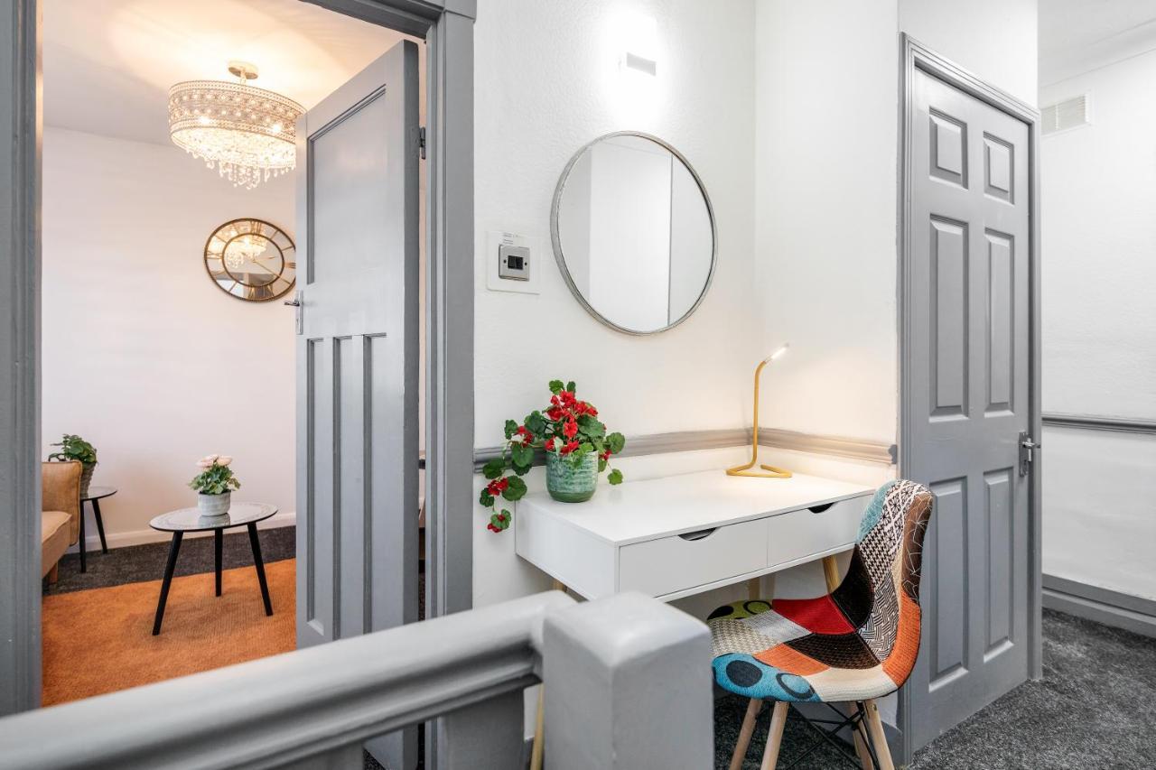 Heathrow 2-Bedroom Maisonette With Parking West Drayton  Εξωτερικό φωτογραφία