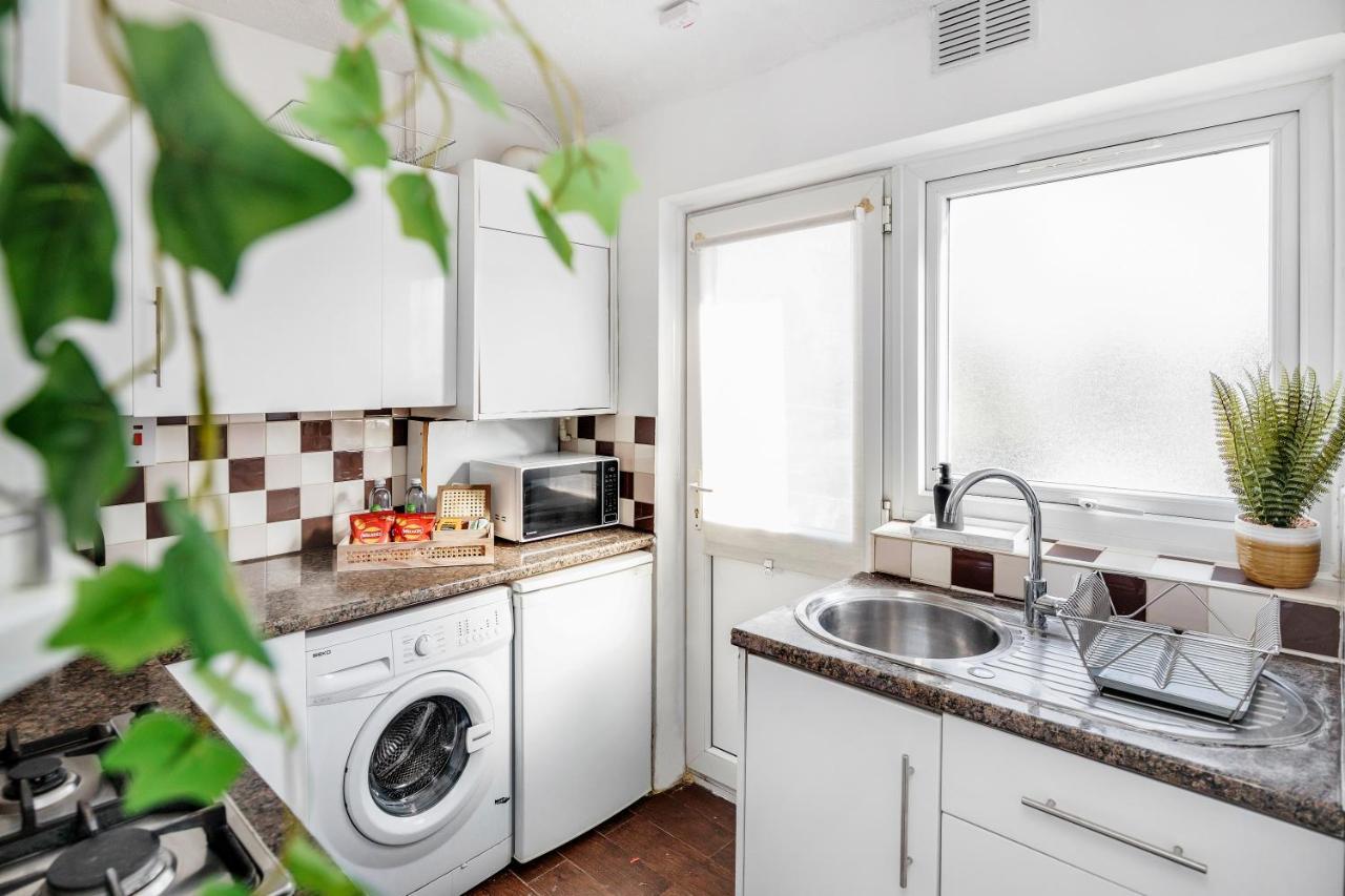 Heathrow 2-Bedroom Maisonette With Parking West Drayton  Εξωτερικό φωτογραφία