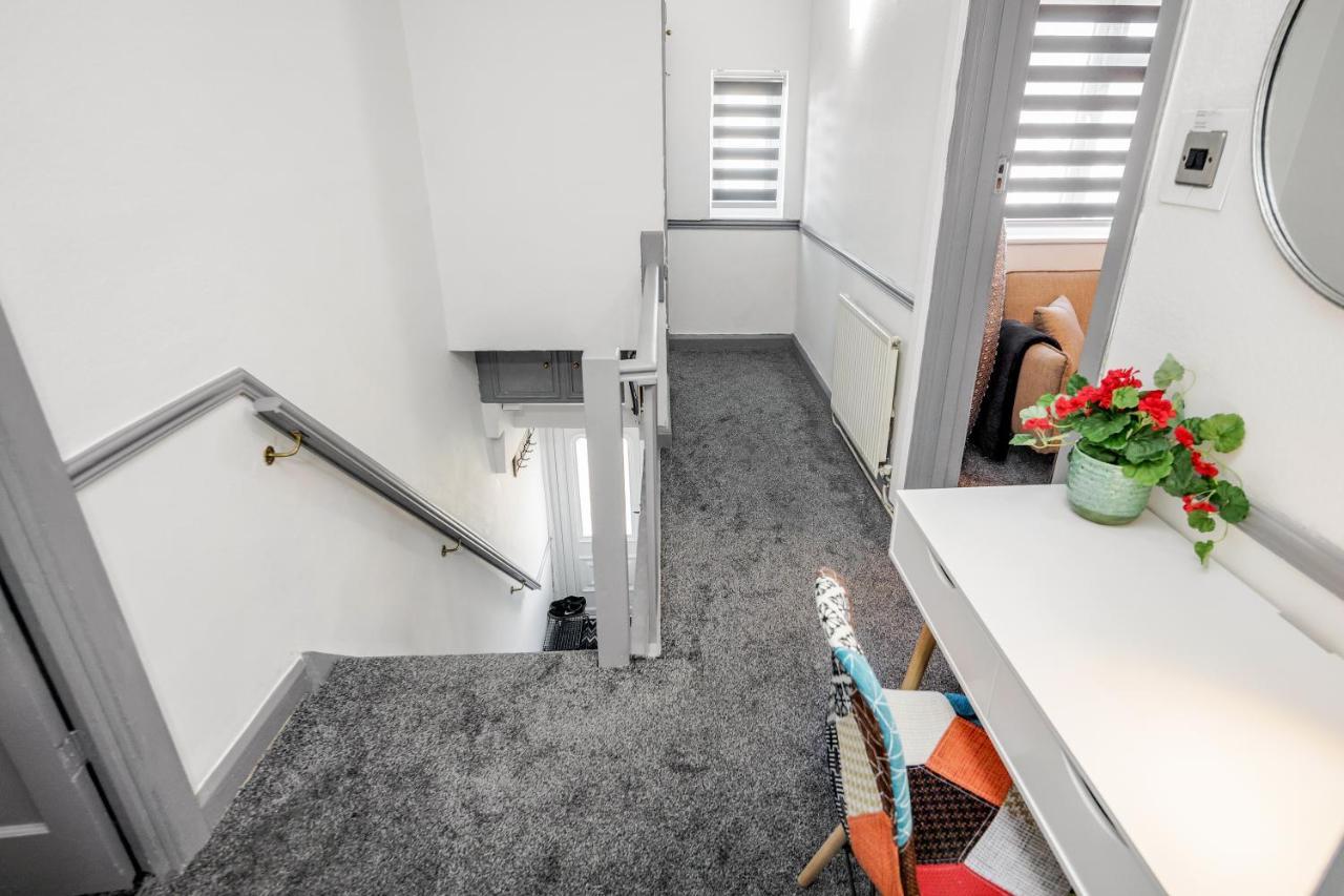Heathrow 2-Bedroom Maisonette With Parking West Drayton  Εξωτερικό φωτογραφία