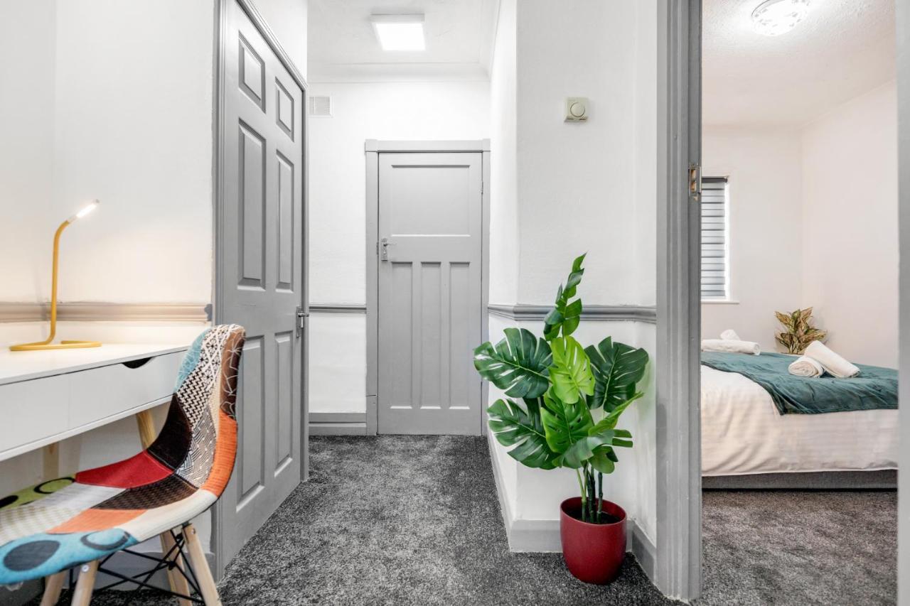 Heathrow 2-Bedroom Maisonette With Parking West Drayton  Εξωτερικό φωτογραφία