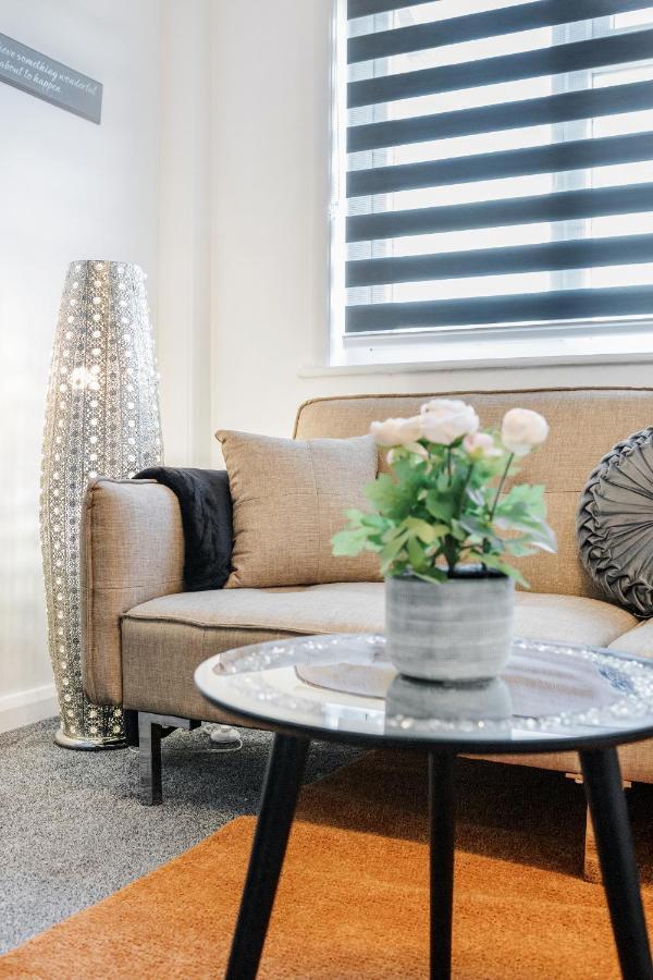 Heathrow 2-Bedroom Maisonette With Parking West Drayton  Εξωτερικό φωτογραφία